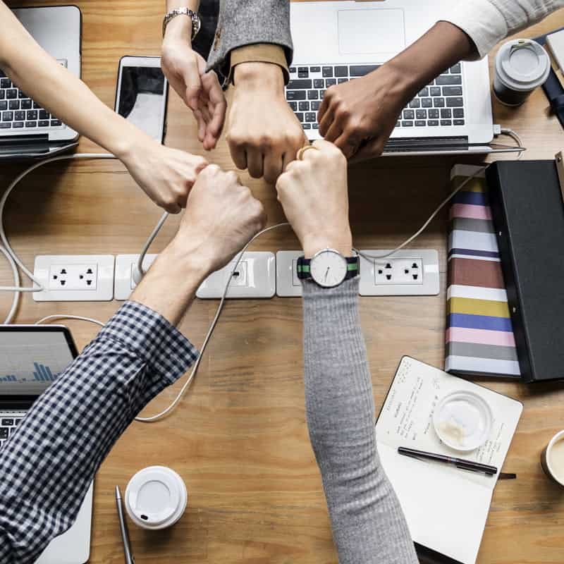 Como estão as relações de trabalho na sua empresa?